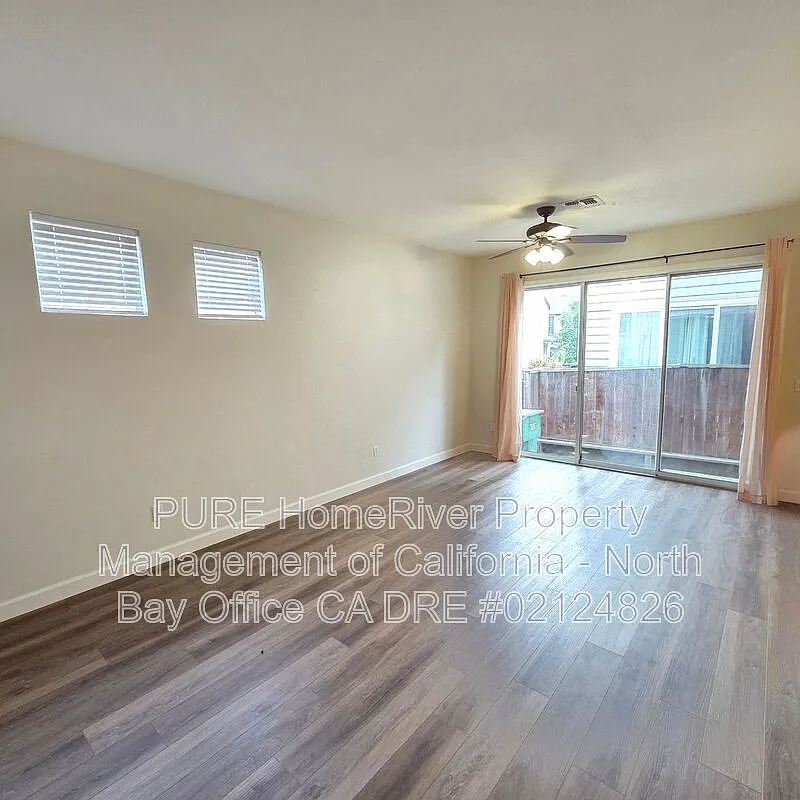 2 bed, 2.5 bath, 1232 sqft, $3,350 — Photo 3