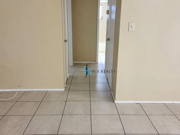 1350 Whitehall Ln — Photo 9