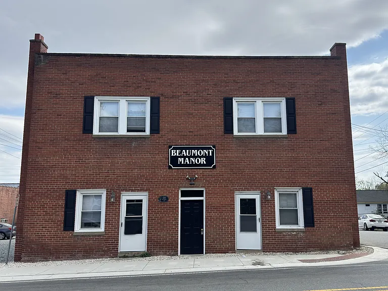 Beaumont Manor - 6 — Photo 10