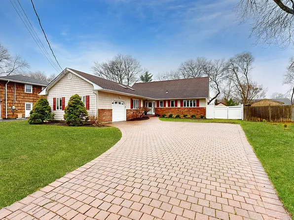 184 Bellevue Rd, Oakdale, NY 11769