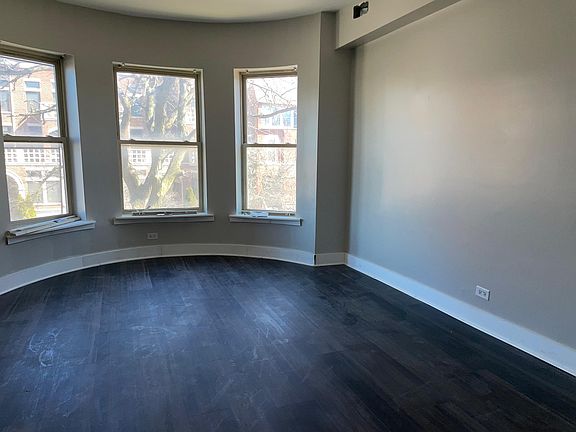 3rd image of 4356 S Lake Park Ave #2S