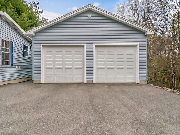 5th image of 399 Stetson Road W
