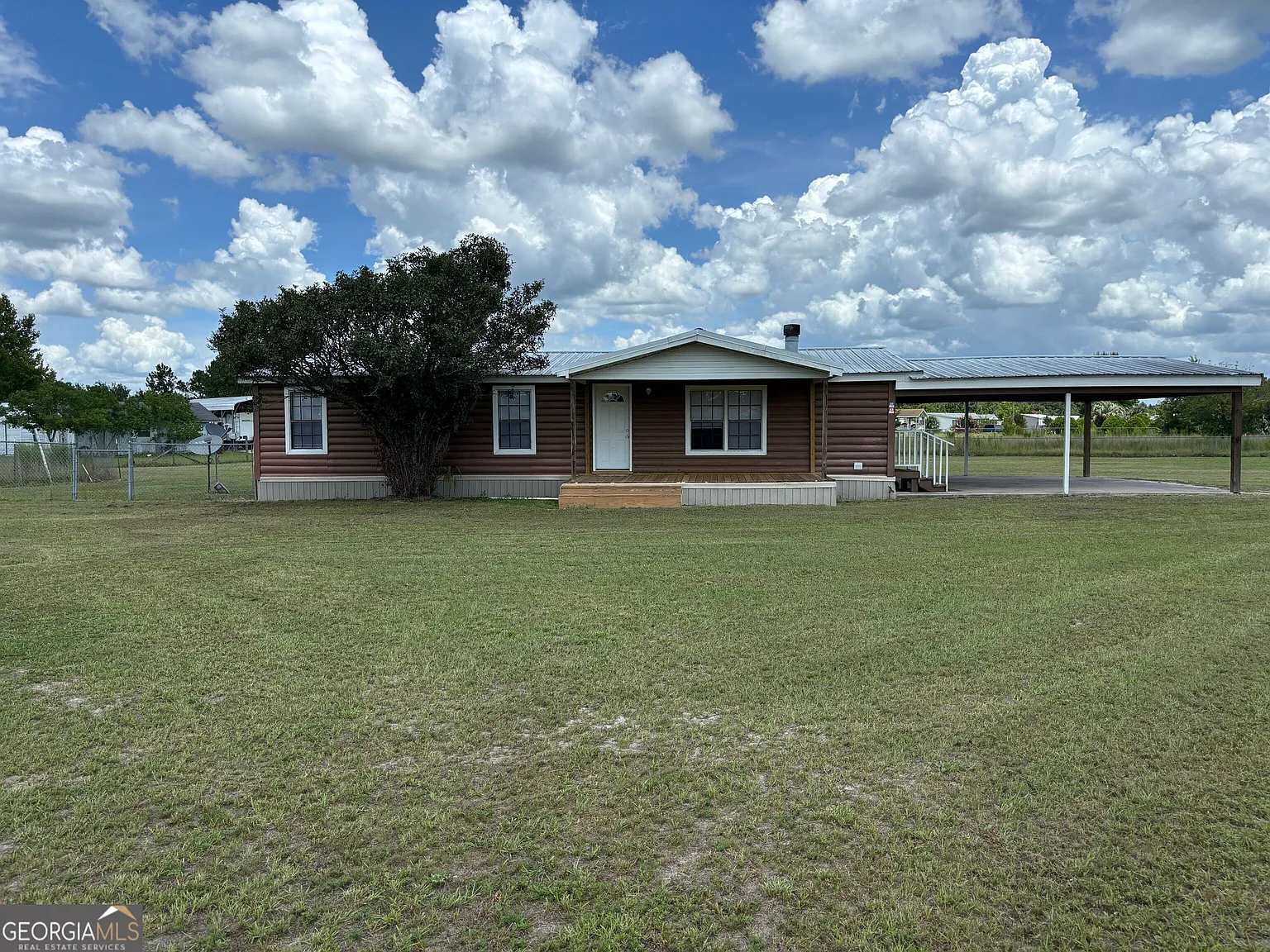 3 bed, 2.0 bath, 1400 sqft, $1,300 — Photo 2