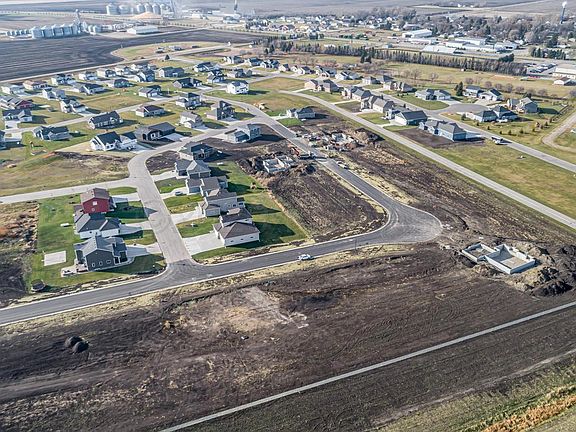 3rd image of 384 Cessna Ave
