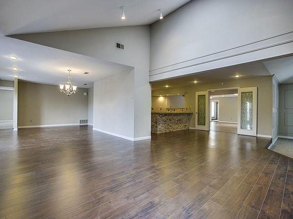 4th image of 5999 Myra Dr