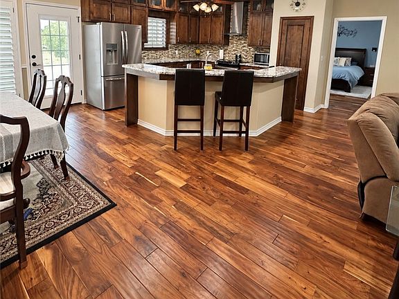 4th image of 1733 County Road 376