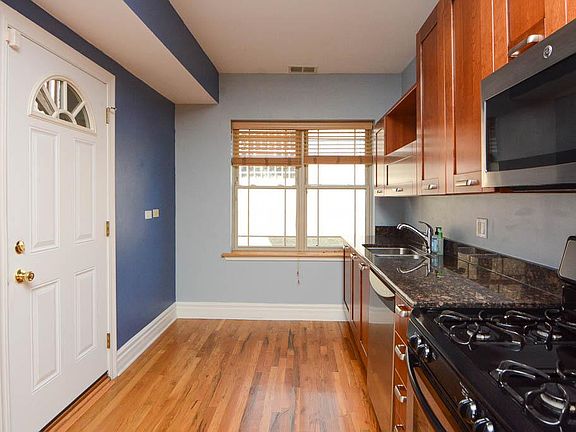 4th image of 3654 W Berteau Ave Unit 3