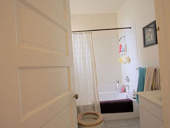 3rd image of 1462 Clay St #5A