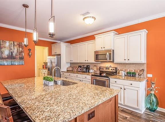 5th image of 2344 Lake Vista Dr
