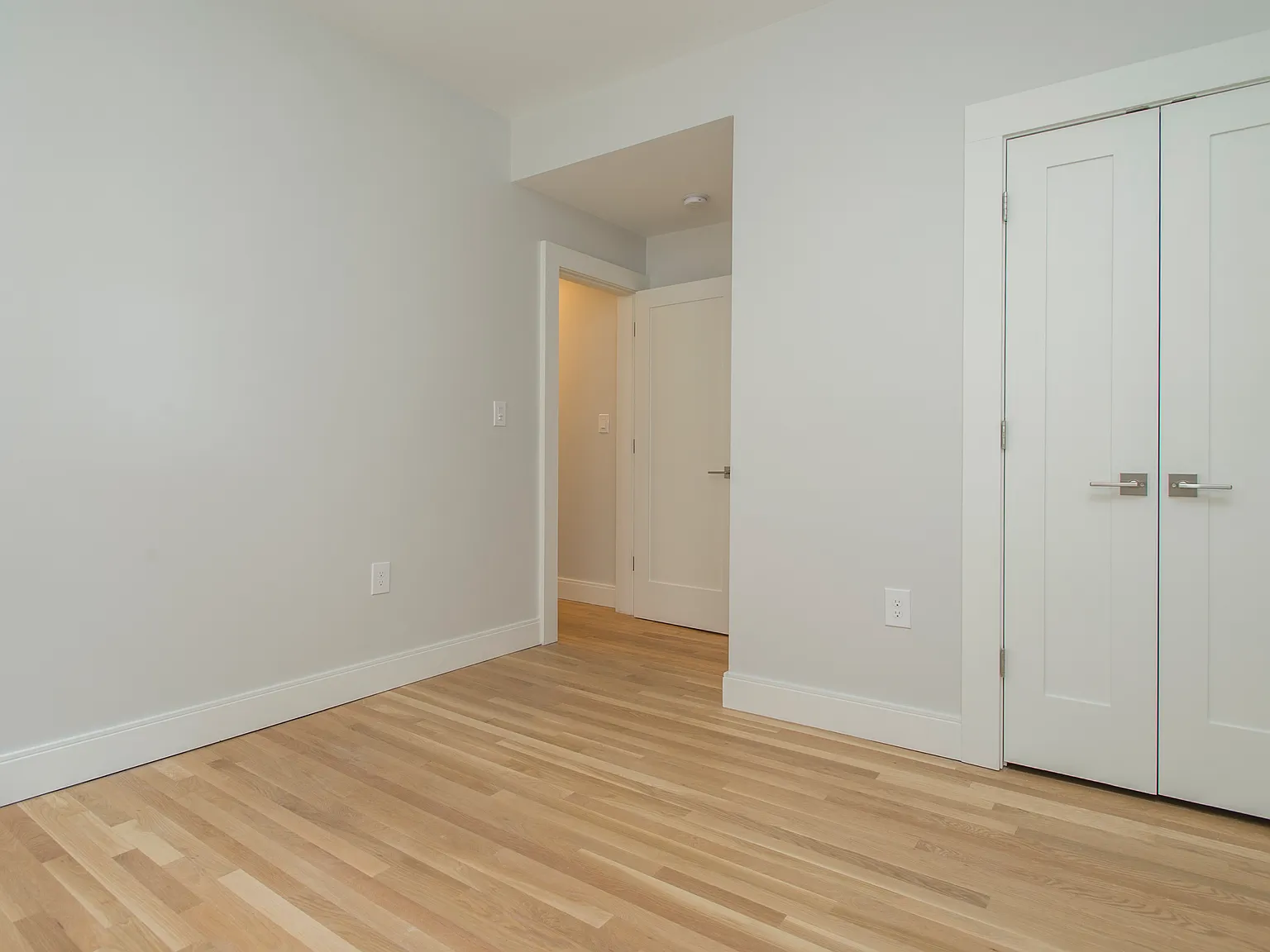 3 bed, 899 sqft, $4,800 — Photo 1
