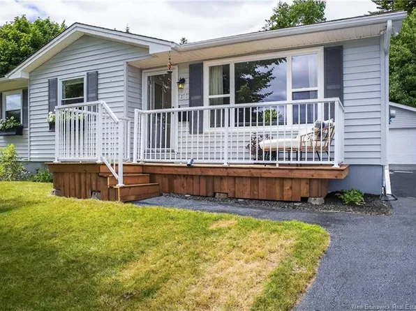 61 Mountfield Cres, Saint John, NB E2M 5R4