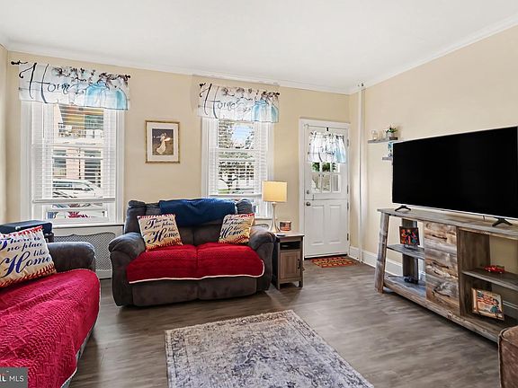 3rd image of 523 Green Ln