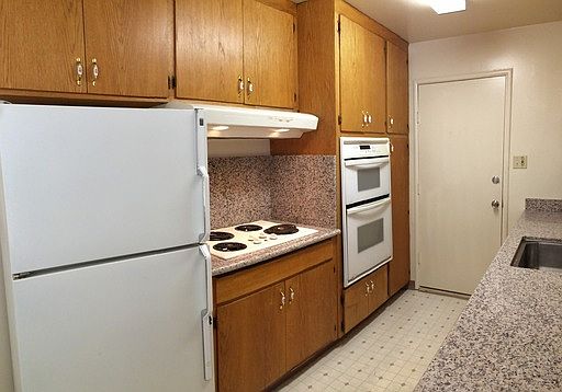 1st image of 176 Carlton Ave APT 4