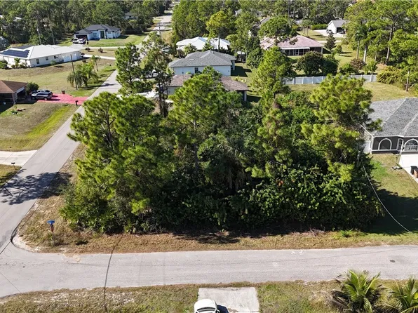 800 W 9th St, Lehigh Acres, FL 33972