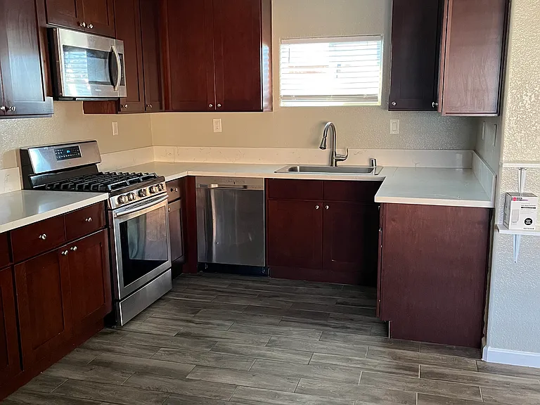 306 S B St — Photo 7