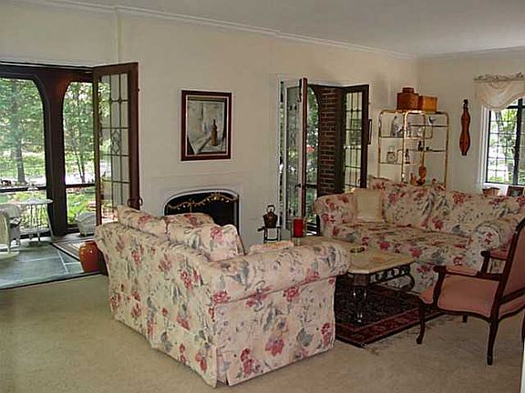 4th image of 2507 Middlesex Dr