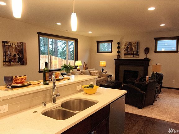 5th image of 4621 210th St SW