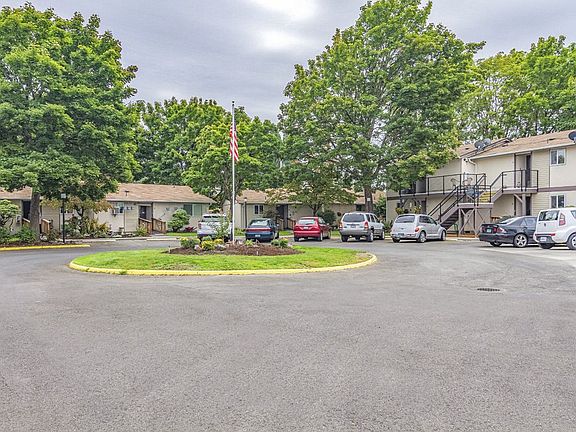 5th image of 292 Oak St #292