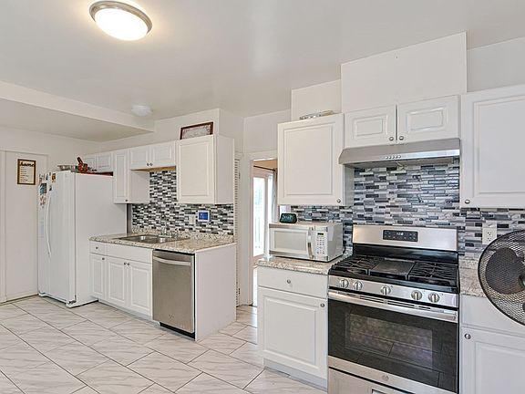 3rd image of 25 Bishop St