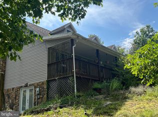 2695 Tabor Rd, Berkeley Springs, WV 25411