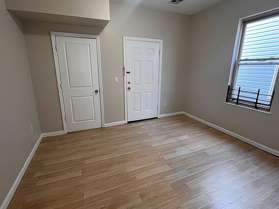 4th image of 684 Grove St #39E