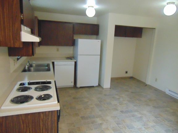 4th image of 615 Central St NE