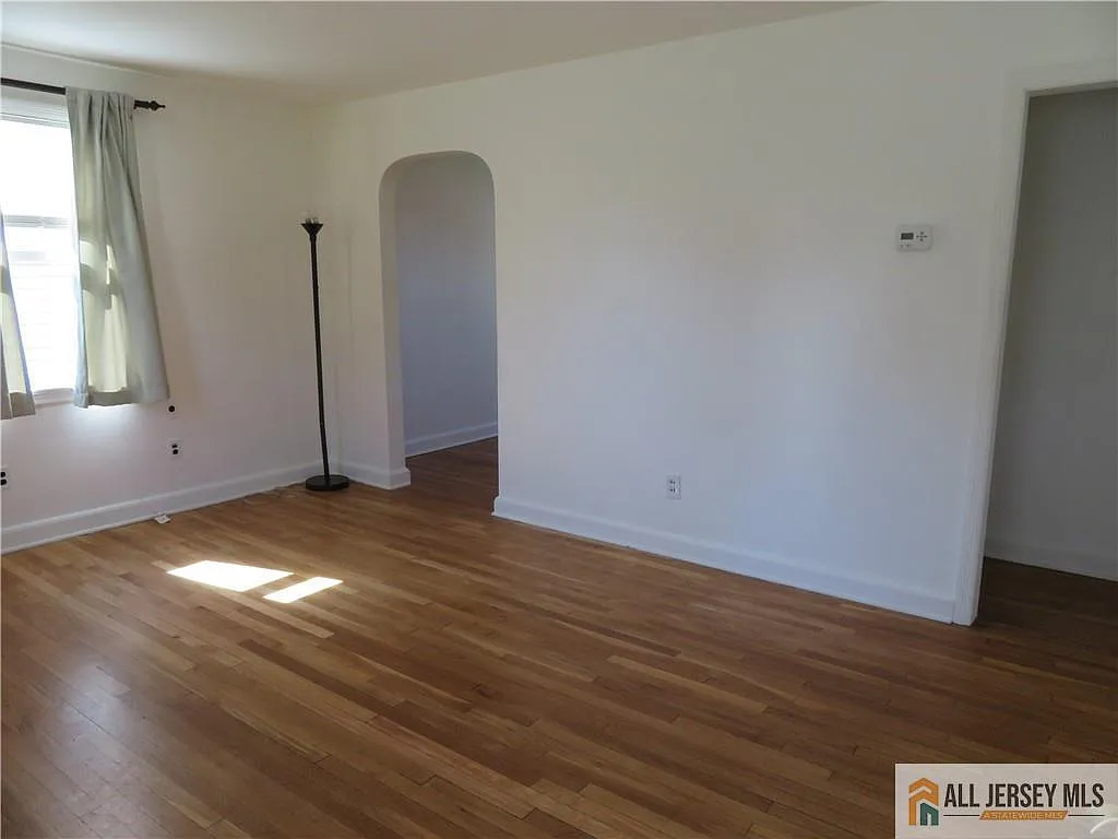 2 bed, 1.0 bath, $2,575 — Photo 4