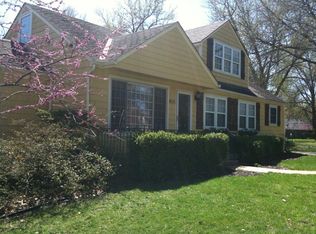 8031 Canterbury St, Prairie Village, KS 66206