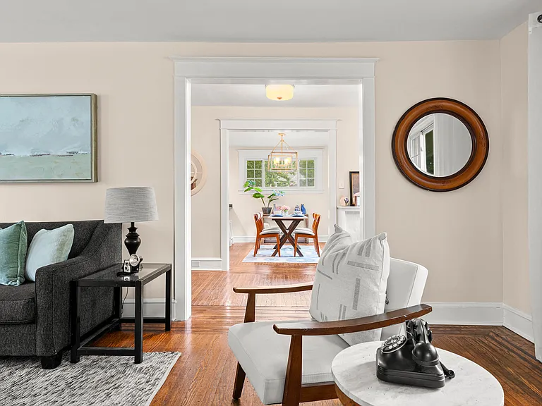 610 Saxer Ave — Photo 8