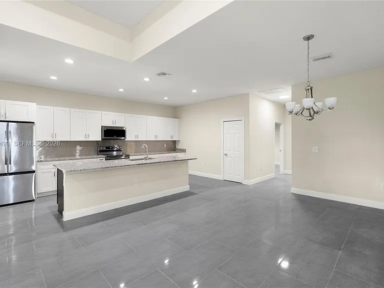 1043 Albert Ave — Photo 11