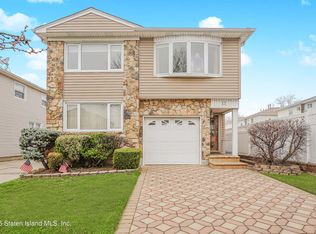 11 Adlai Cir, Staten Island, NY 10312