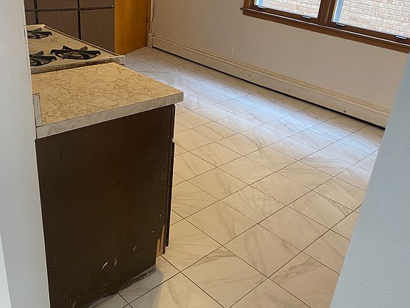 4th image of 5223 N Reserve Ave Unit 1