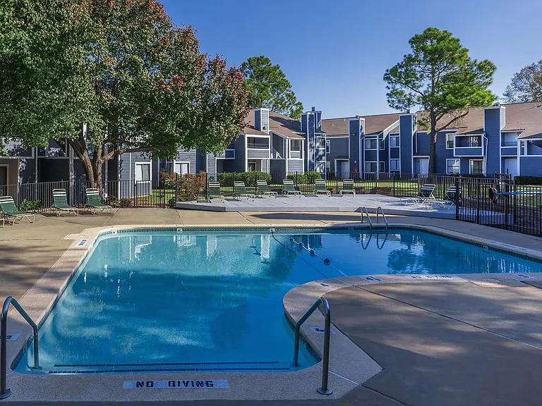 Cedar Lake Apartments — Photo 11