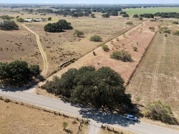 3742 SCHUETTIG RD, Poteet, TX 78065