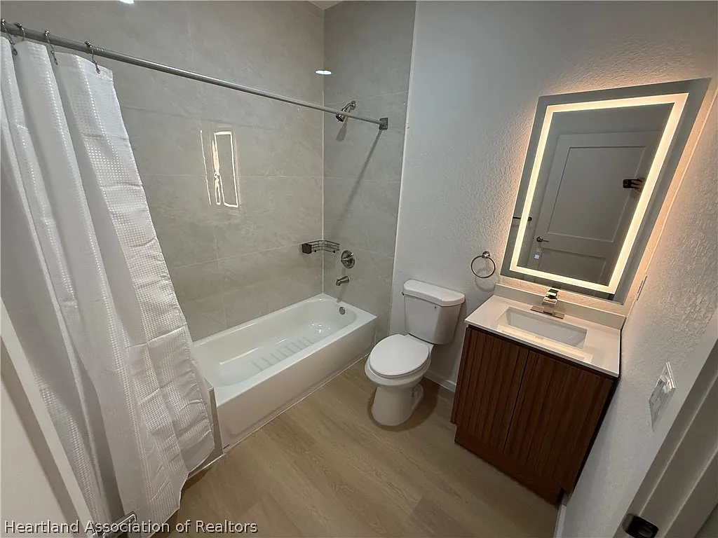 3 bed, 2.0 bath, 1700 sqft, $2,190 — Photo 4