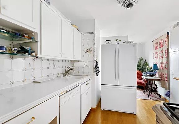 4th image of 34-43 60th St #4D