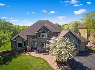 828 Great Oaks Trl, Eagan, MN 55123