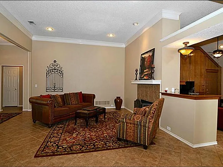 316 Stone Creek Dr — Photo 5