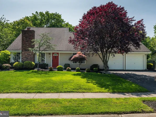 6 Heather Dr, Marlton, NJ 08053