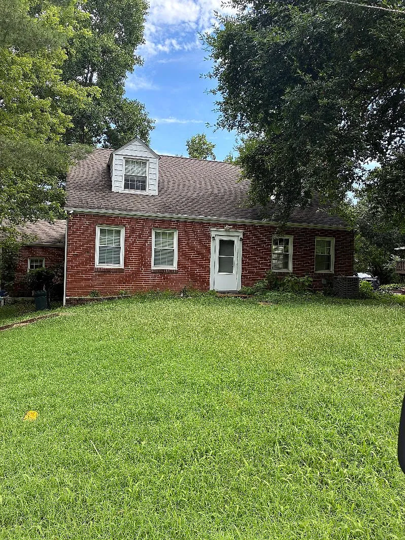 3 bed, 2008 sqft, $2,575 — Photo 1