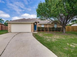 300 Willowstone Trl, Saginaw, TX 76179