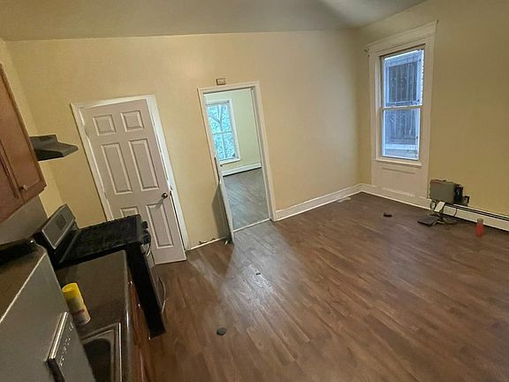 3rd image of 324 Forrest St #1