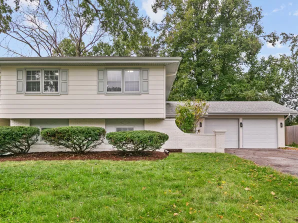 21W741 Huntington Rd, Glen Ellyn, IL 60137