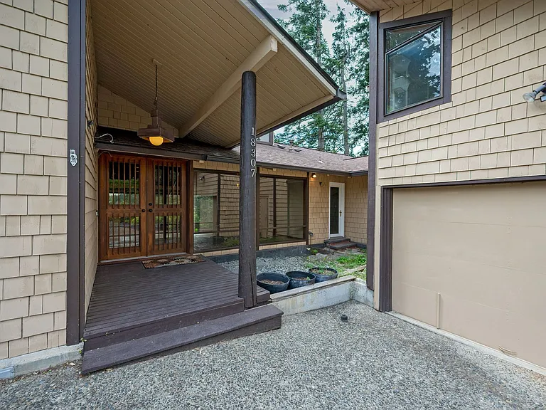 18307 NE 19th Pl — Photo 3