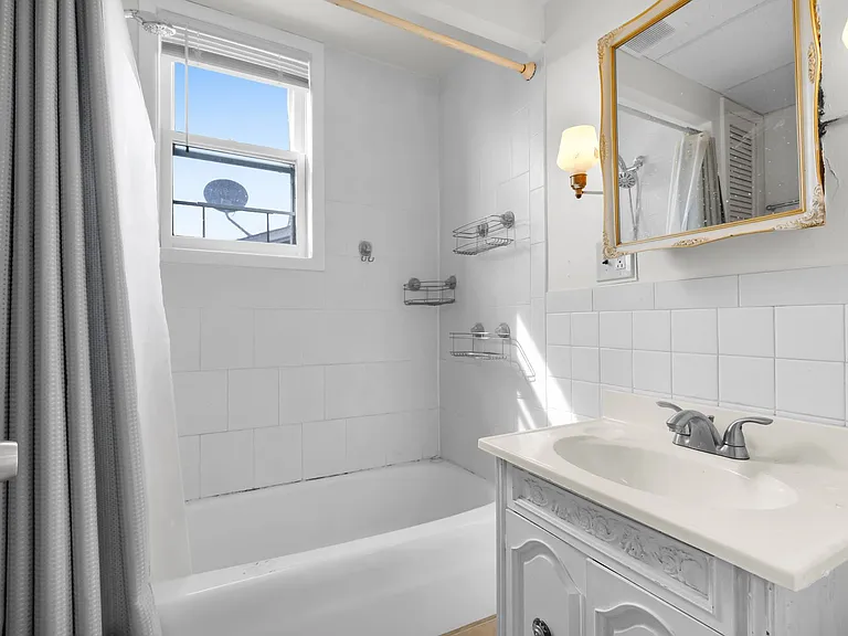 137 N 7th St — Photo 7