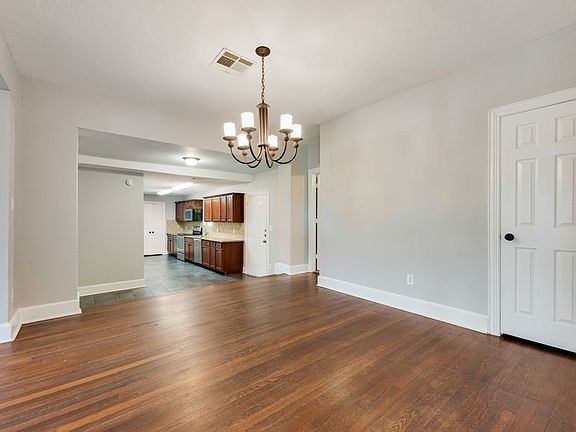 4th image of 604 Casa Linda St