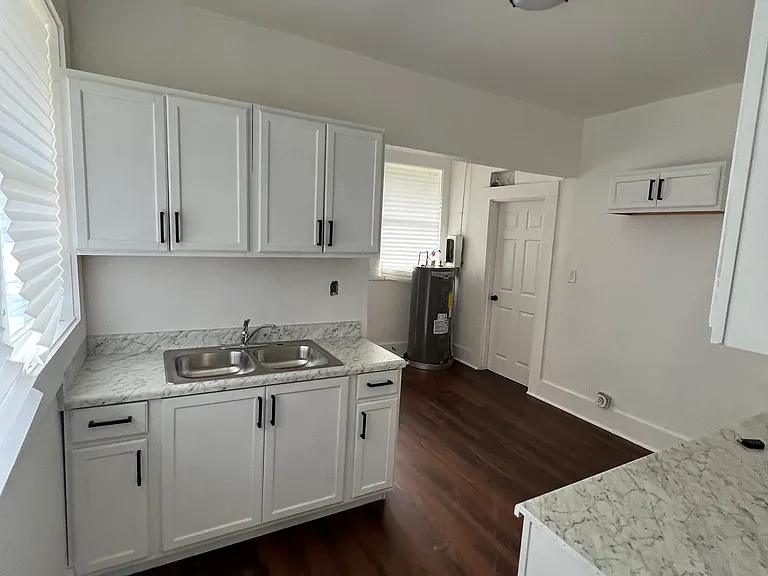 1113 E Trigg Ave — Photo 4