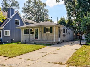 8449 Yale St, Oak Park, MI 48237