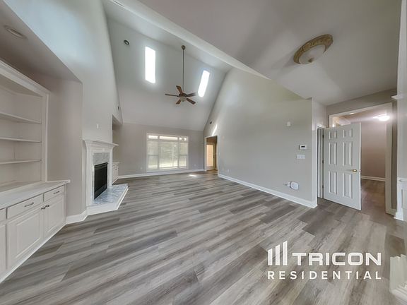 5th image of 227 English Oaks Ln