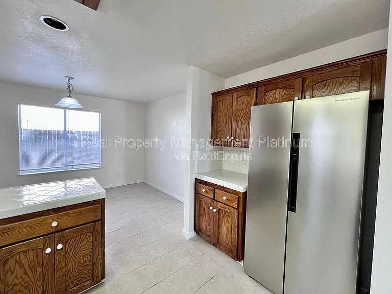 2233 E Christopher Dr — Photo 20